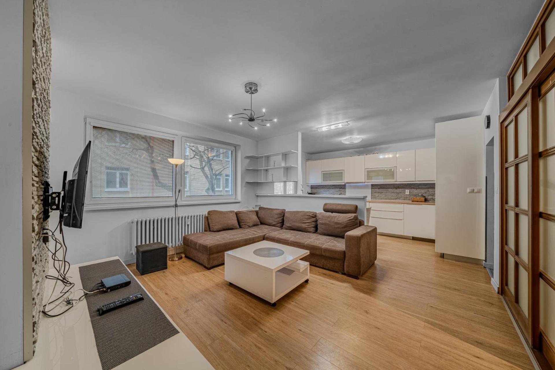 Huge Apartment Next To Train Station Close To The City Center Братислава Экстерьер фото
